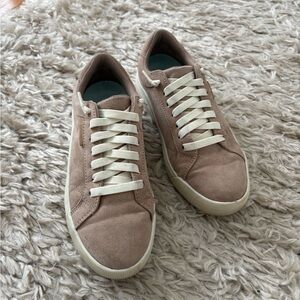 Casual comfy sneaker